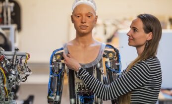 Guy Bell Ai-Da the AI artist