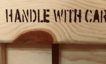 Handle with care - fine art shipping