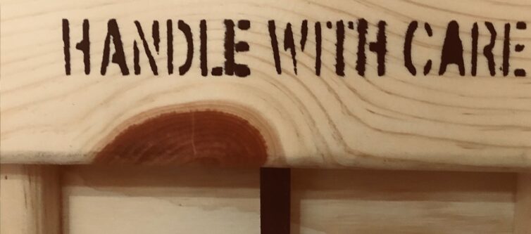 Handle with care - fine art shipping