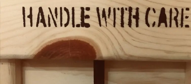Handle with care - fine art shipping